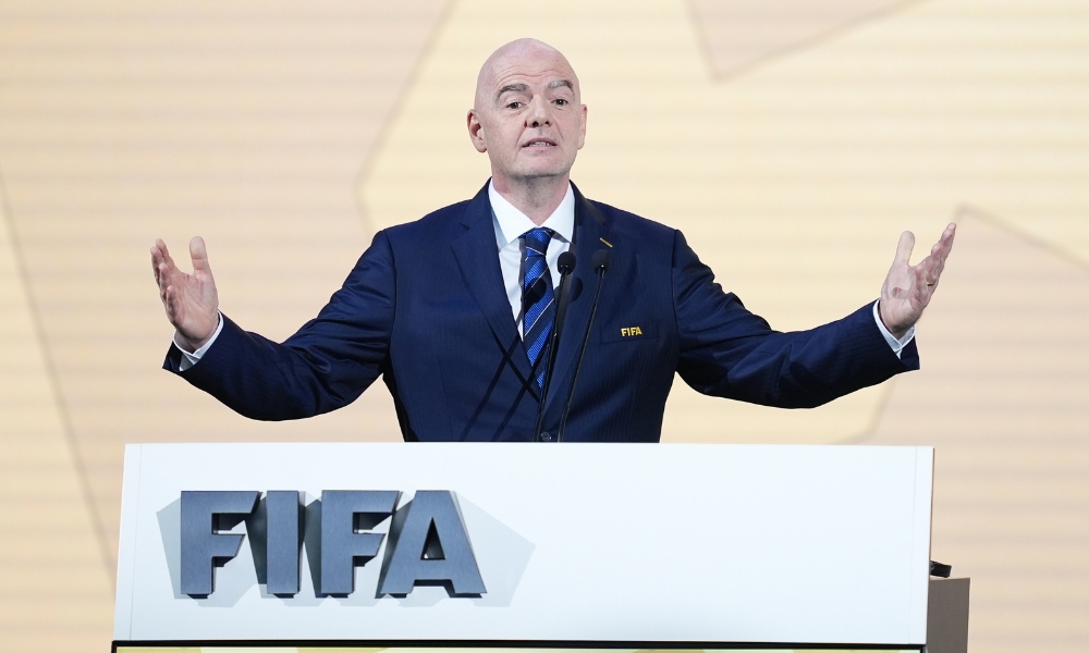 极速电竞:老基耶萨:小基耶萨在利物浦很开心,没机会就坚持训练等待机会.